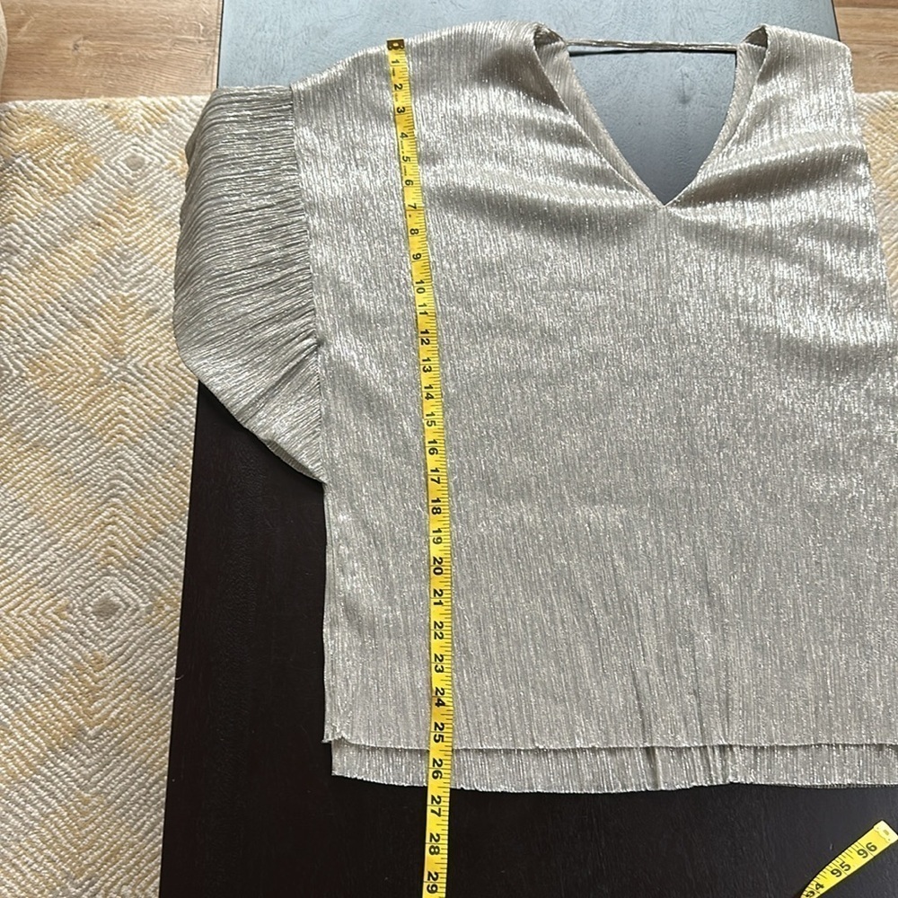 Anthropologie Vanessa Virginia metallic silver v neck flutter sleeve top - Picture 4 of 10